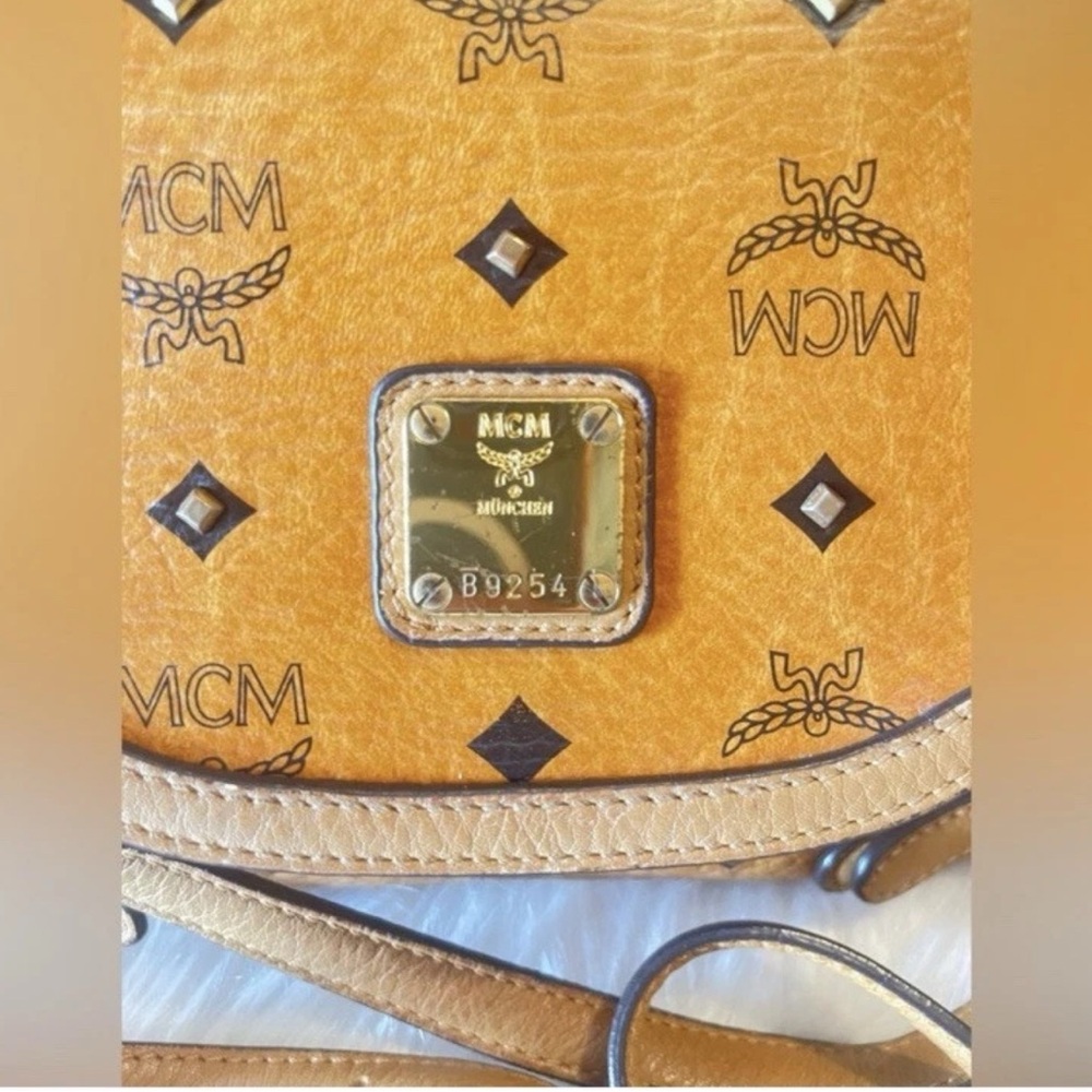 MCM LIMITED EDITION STUDDED TWO WAY CROSSBODY/ SHOULDER Bag Cognac Medium EUC - Picture 6 of 17